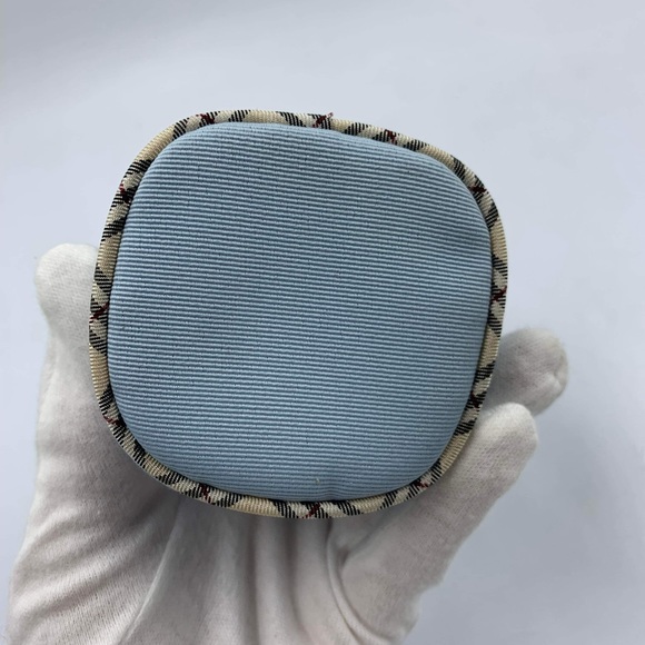 Burberry pouch 💯 authentic - Picture 4 of 8